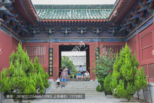 開(kāi)封府內(nèi)景