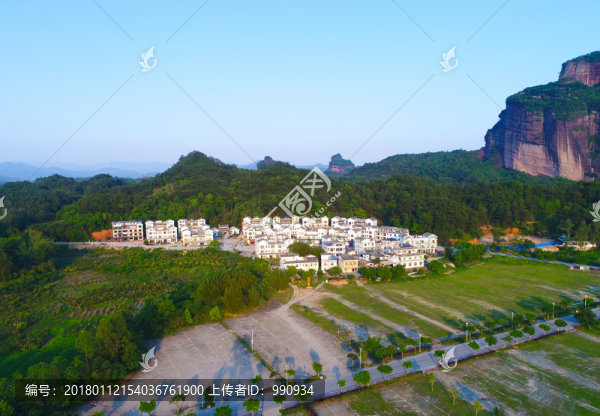 粵北鄉(xiāng)村,丹霞山