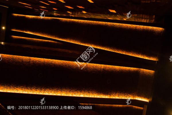 寺廟金色佛光