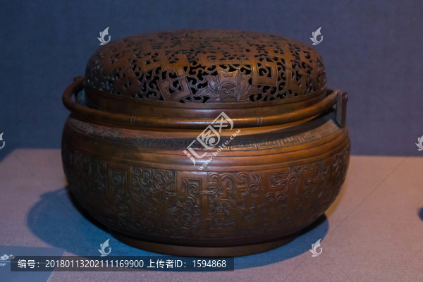 花紋銅壺