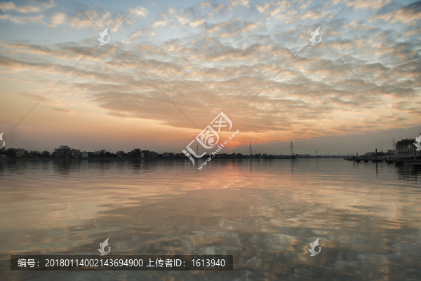 黃昏晚霞倒影