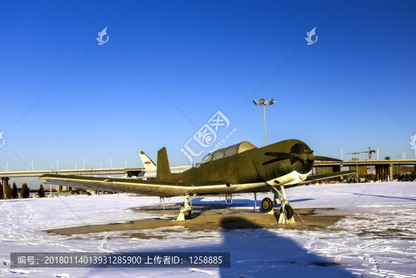 軍用飛機(jī)