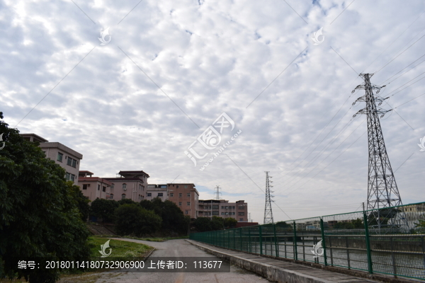 透光高積云下的陳屋貝村