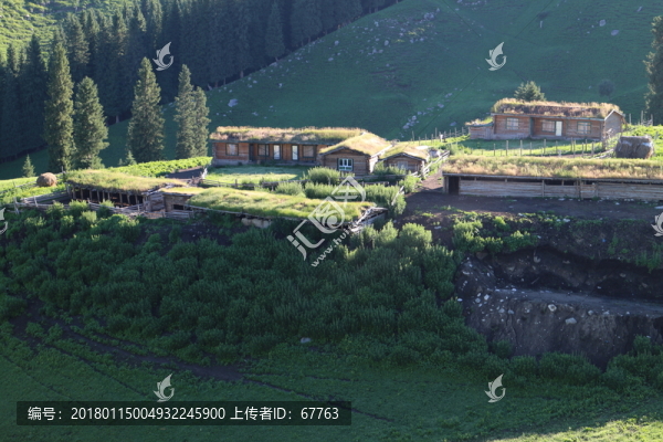 瓊庫什臺,小山村