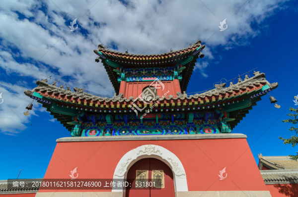藍(lán)天白云古建筑