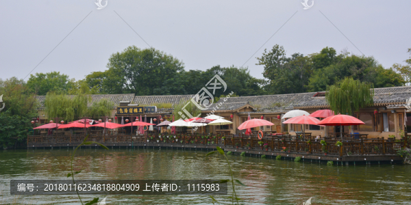 清明上河園湖邊美食坊