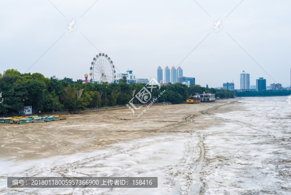 南湖公園干枯的湖泊