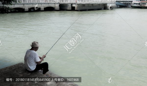 垂釣的老者