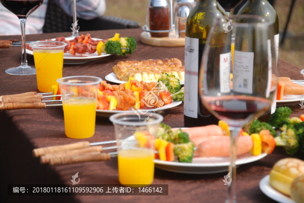 戶外聚餐燒烤餐桌
