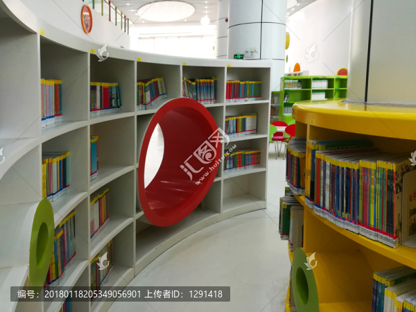 時(shí)尚圖書館一角