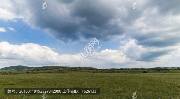 天空草闊