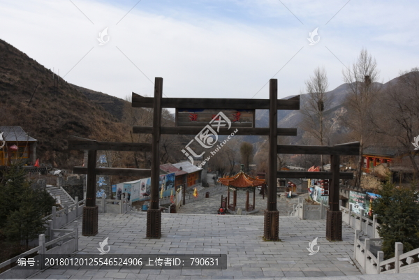 邊貿(mào)街,牌坊