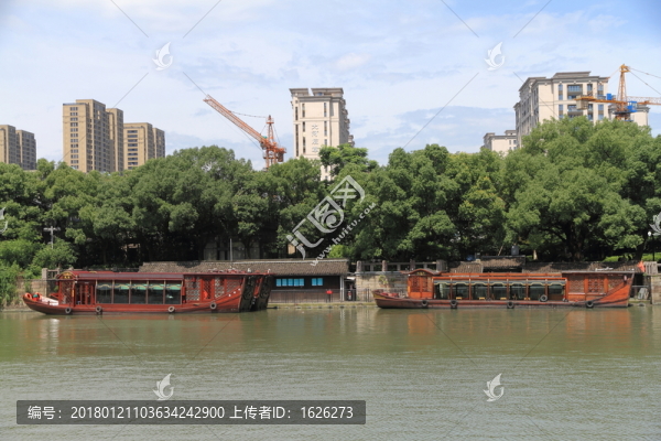 運(yùn)河兩岸