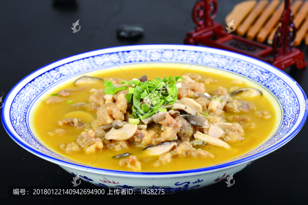 農(nóng)家山菌燴酥肉
