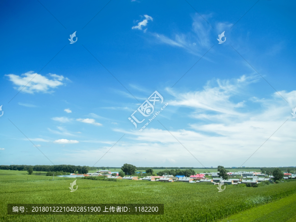 藍天,白云,田野,村莊