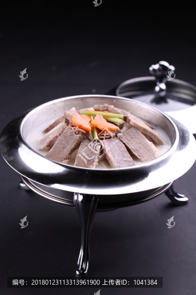 鍋?zhàn)星鍦}卜牛腩