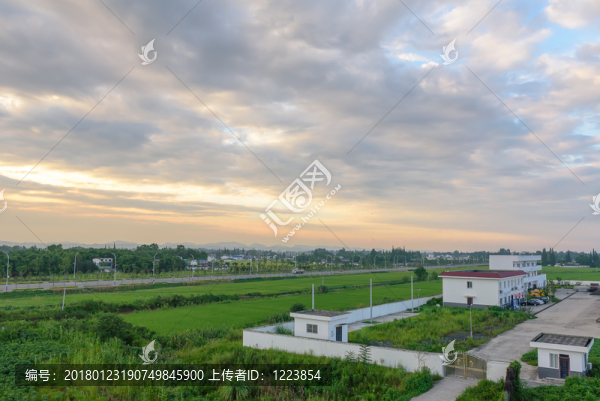 夕陽(yáng),彩霞,田野