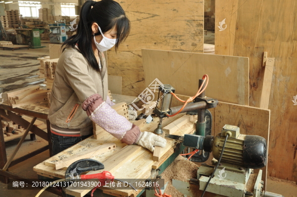 家具廠車(chē)間,家具廠工人