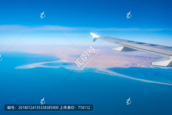飛機(jī)上航拍青海湖