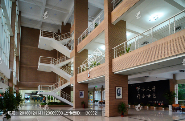 教學(xué)樓大堂