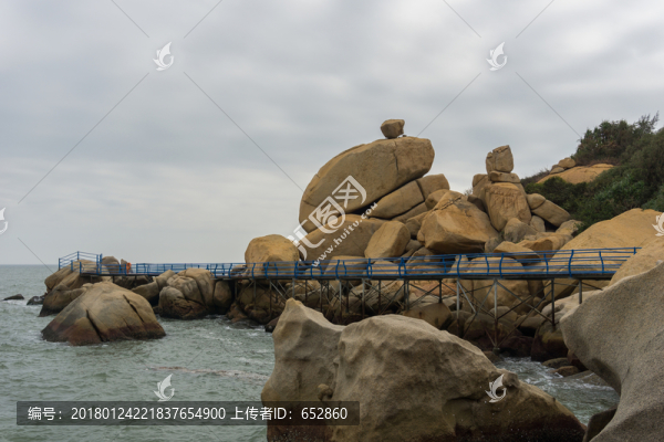 海邊巖石