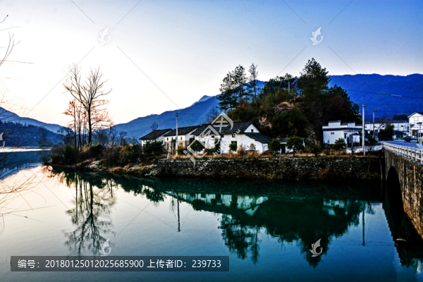 河畔農(nóng)家