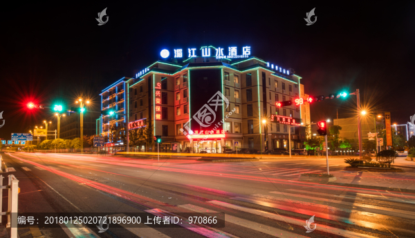 馬路夜景十字路口