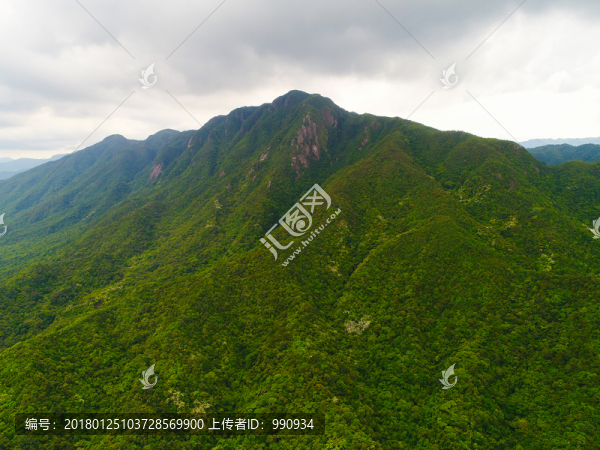 崇山峻嶺