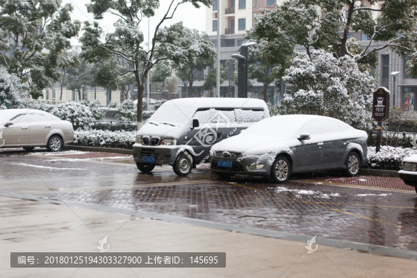 汽車上雪