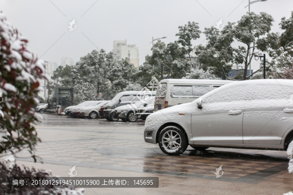 汽車上雪