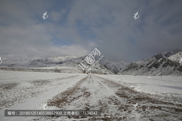 新疆,雪山