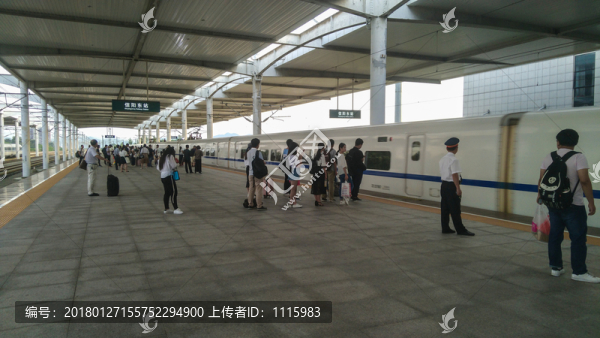高鐵站臺(tái)