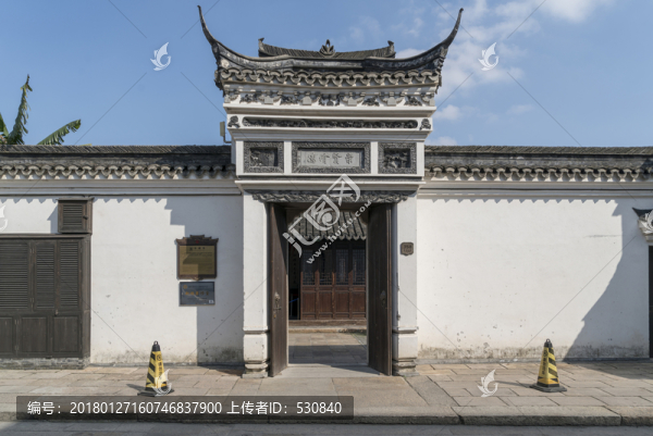 中式宅院大門