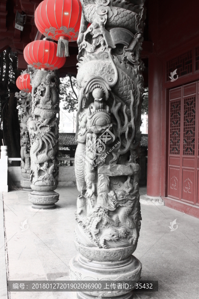 盤龍柱
