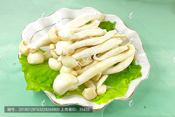 一盤海鮮菇