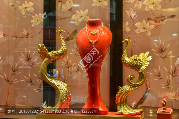一對(duì)金鳳凰