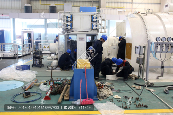 發(fā)電廠勵磁機檢修工人