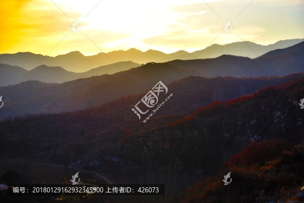 山巒起伏