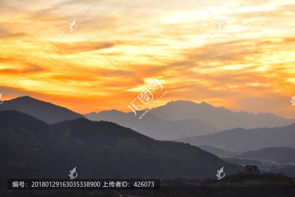 晚霞,山巒