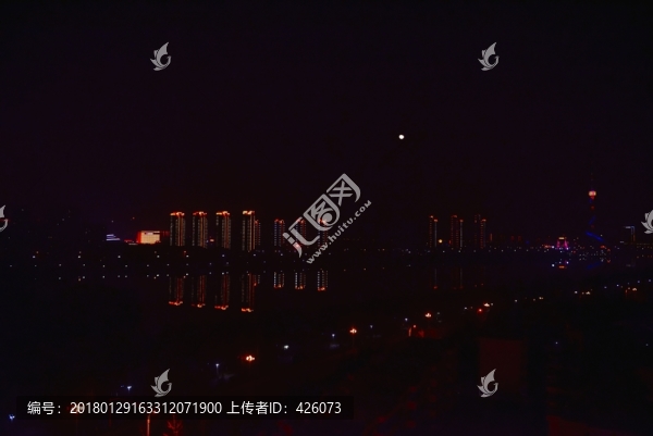 城里的月光