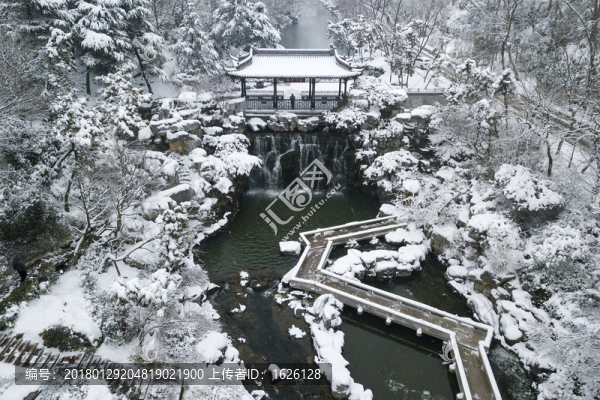 航拍揚(yáng)州瘦西湖雙峰云棧