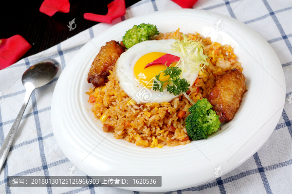 雞翅炒飯