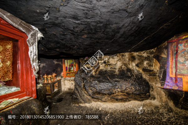 上絨布寺修行洞