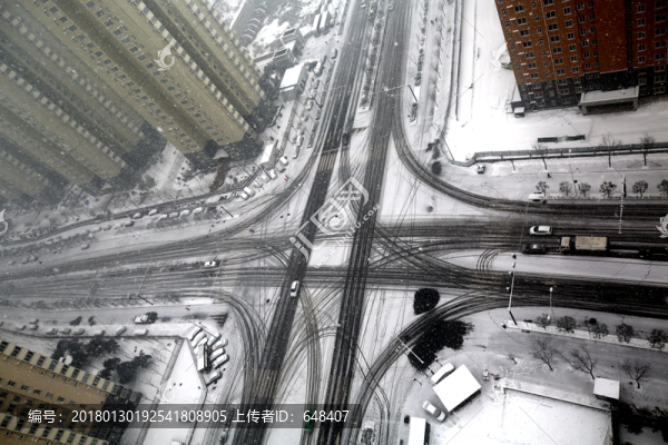 雪中的道路