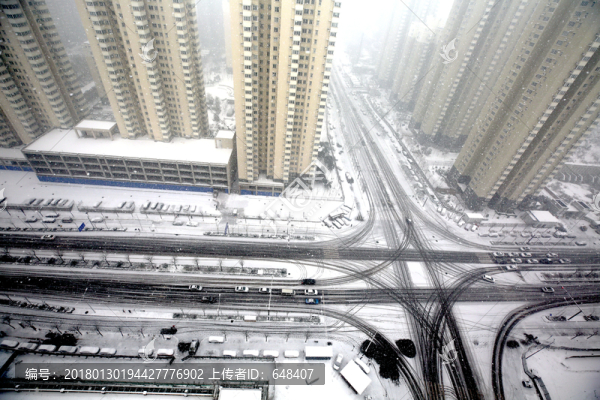 雪中的道路