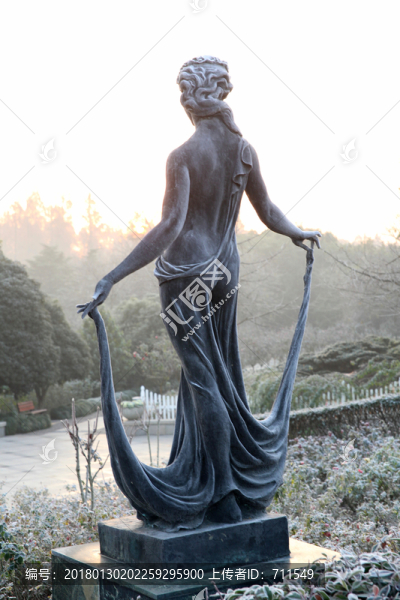 女人體雕塑