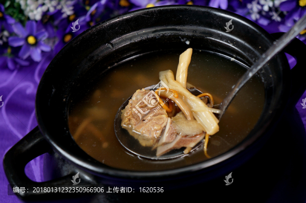 野菌排骨湯