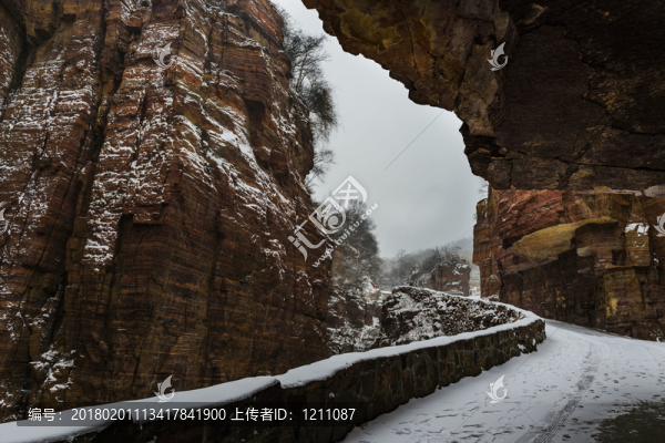 掛壁公路