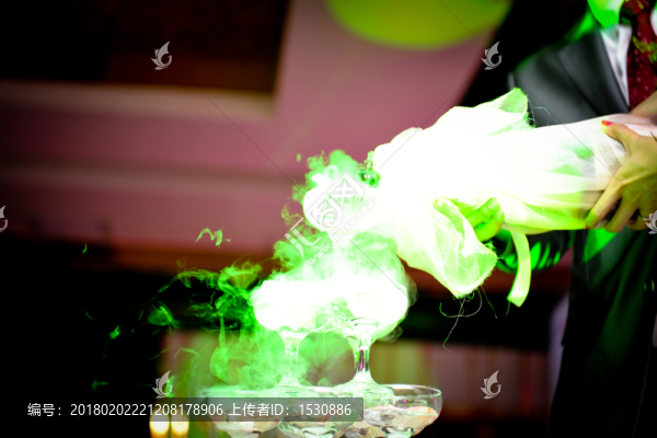 婚禮現(xiàn)場,杯塔
