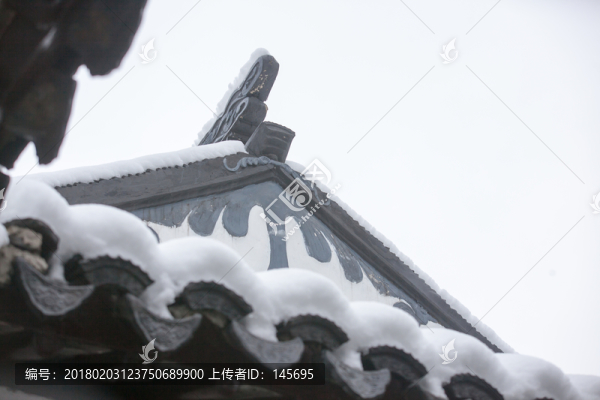 白雪屋檐